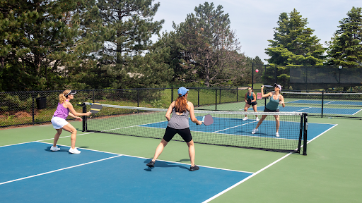Outdoor pickleball game emphasizes the importance of warming up to avoid summer sports injuries